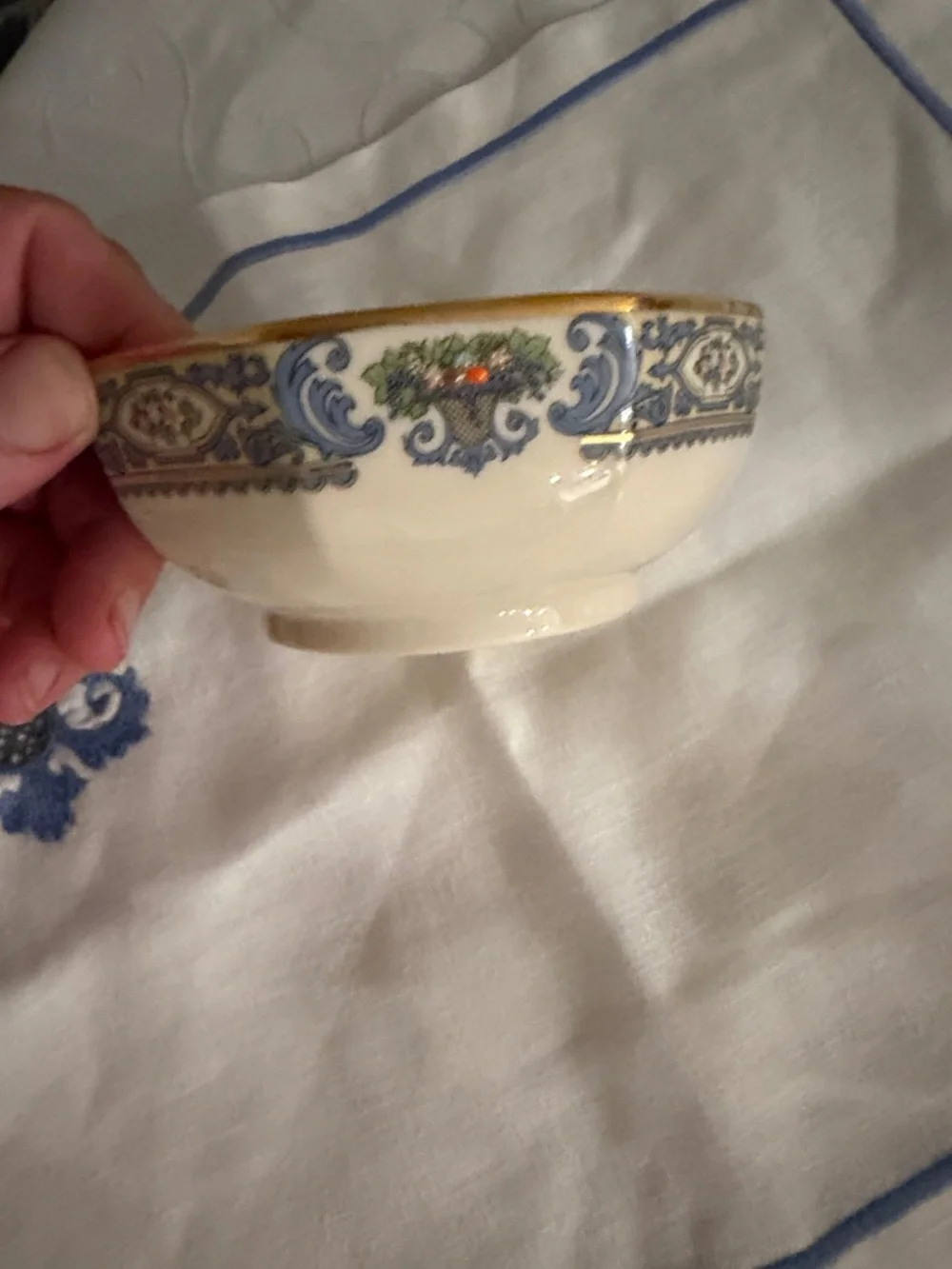Lenox “Autumn” Octagonal Bowl with matching linen embroidered placemat - Picture 2 of 5